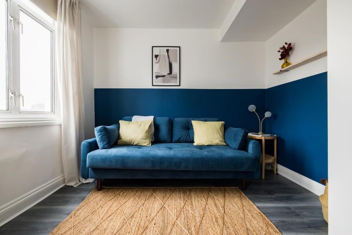 B&B London - Contemporary 2 Bedroom Apartment in Shepherd's Bush - Bed and Breakfast London
