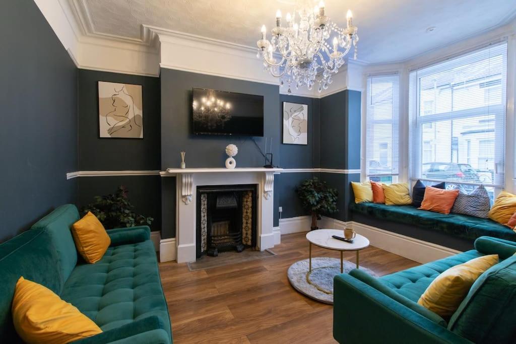 Open Mind Property - Hot Tub, 5 Bedroom & Free Parking - B&B Portsmouth