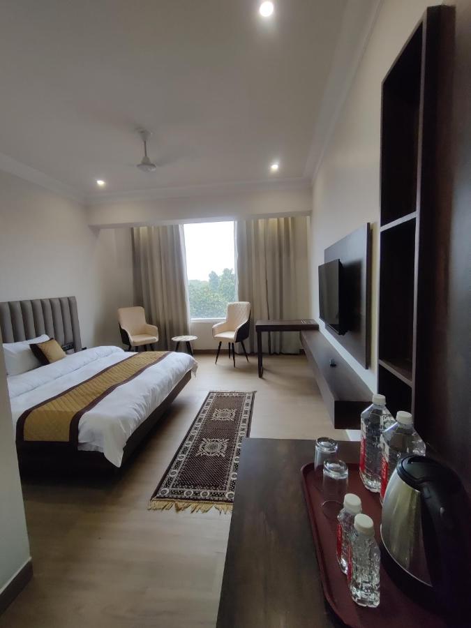 B&B Mathura - Hotel Basant Sarovar - Bed and Breakfast Mathura