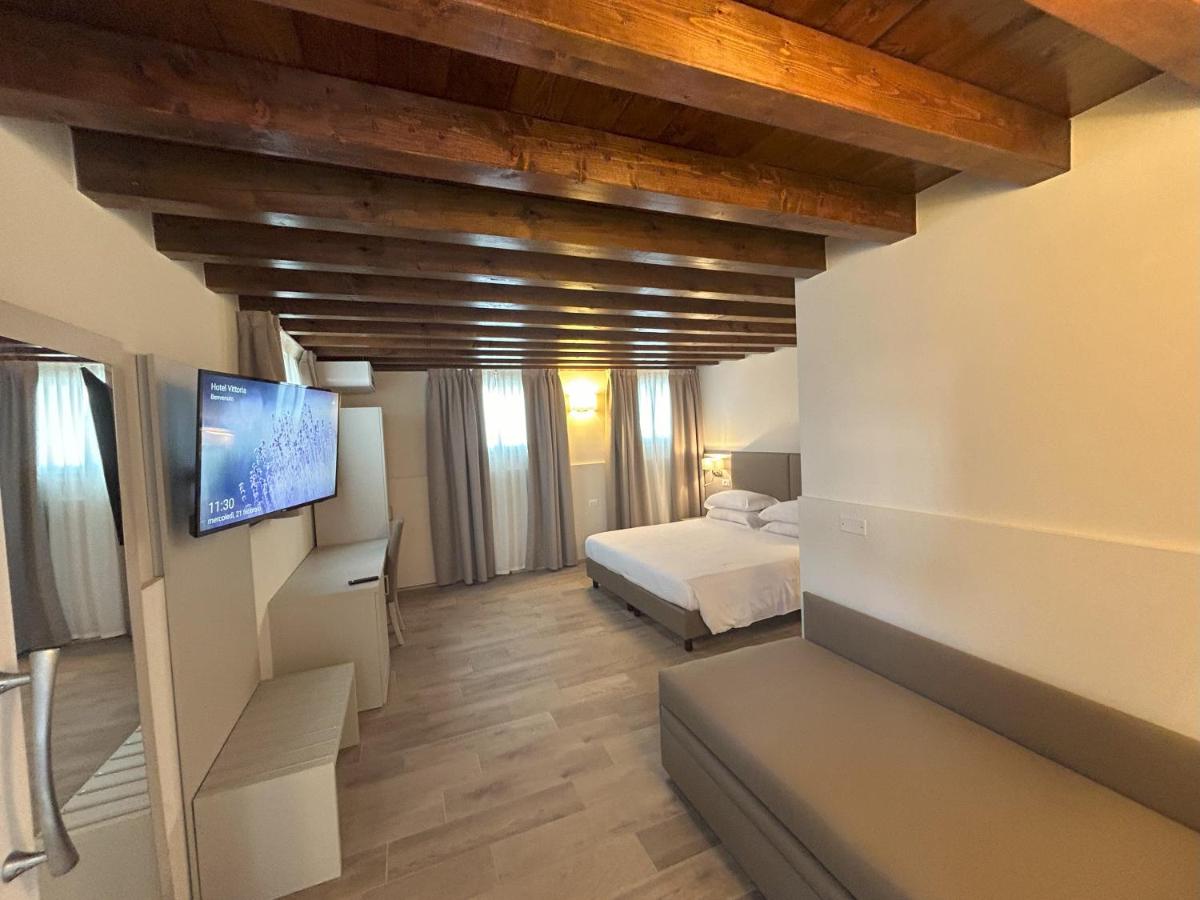 Large Double or Twin Room