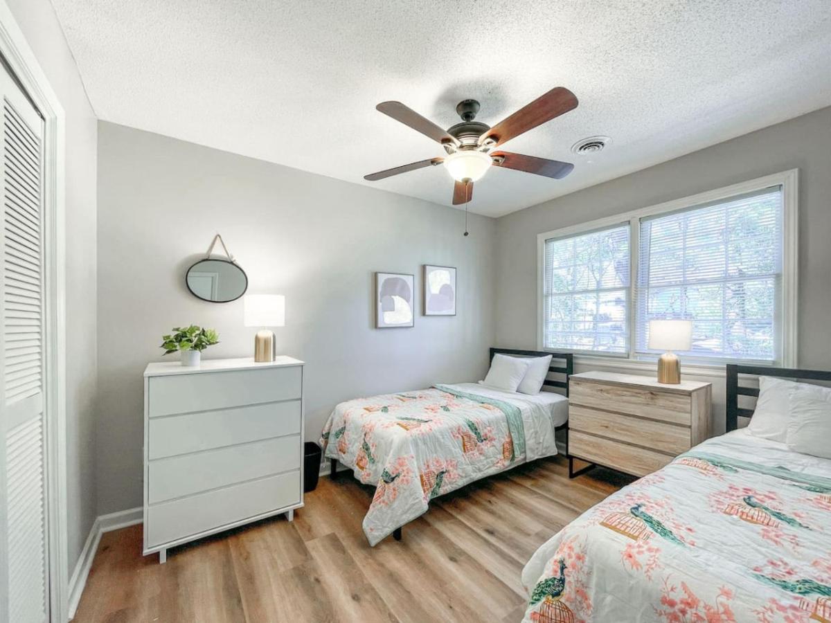 Fenced-In 4 BR 2mi North Hills, Garage, Storage - Ferienwohnung Raleigh