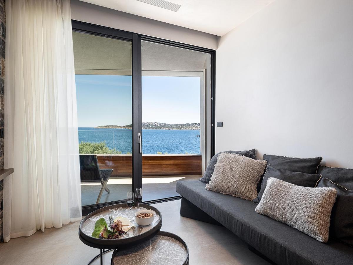 Seannamon Suites Unique Design Sea View Suites next to the beach - B&B