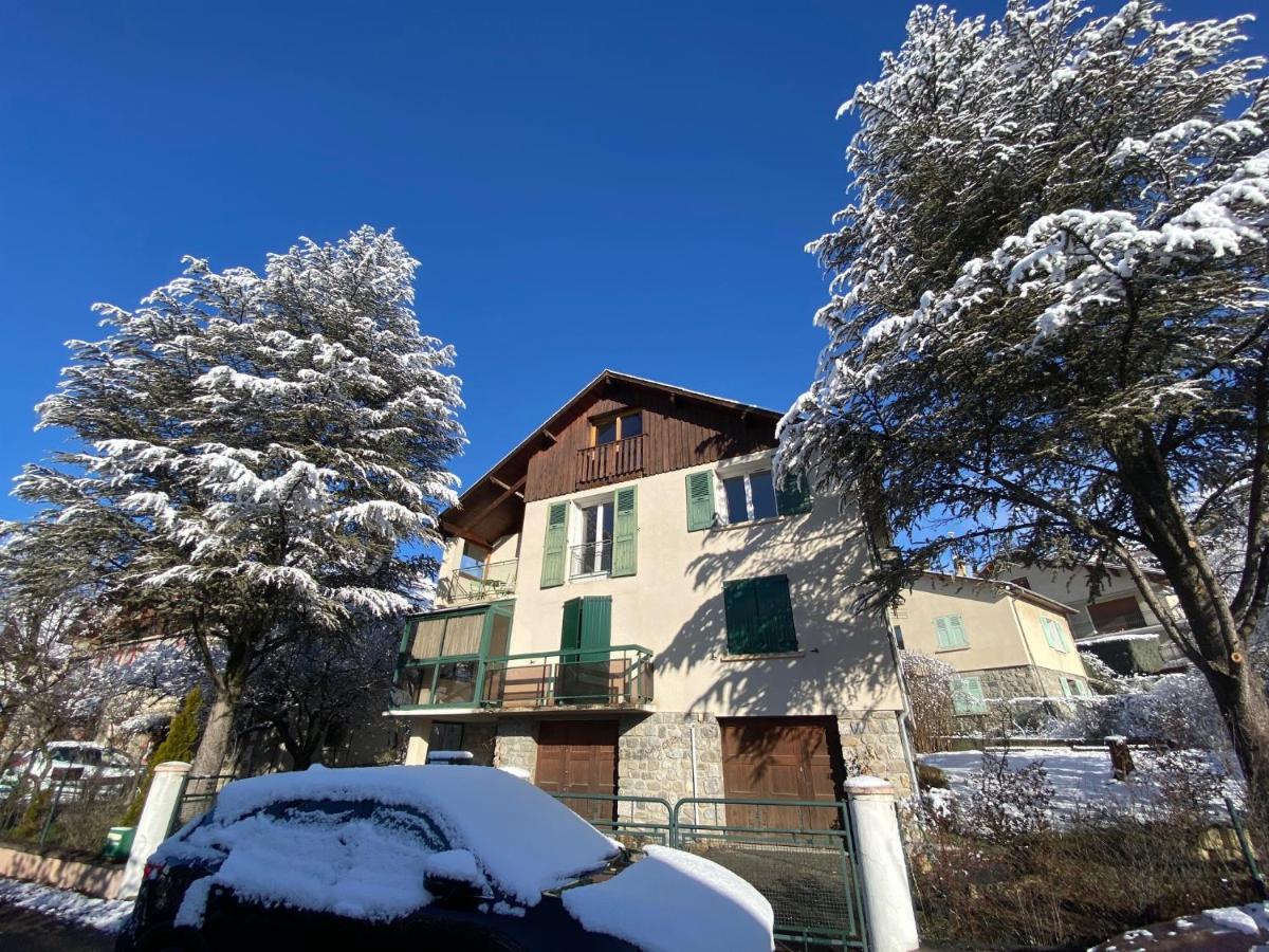 Villa Meyronnes 3 chambres vue degagée montagnes - B&B Barcelonnette