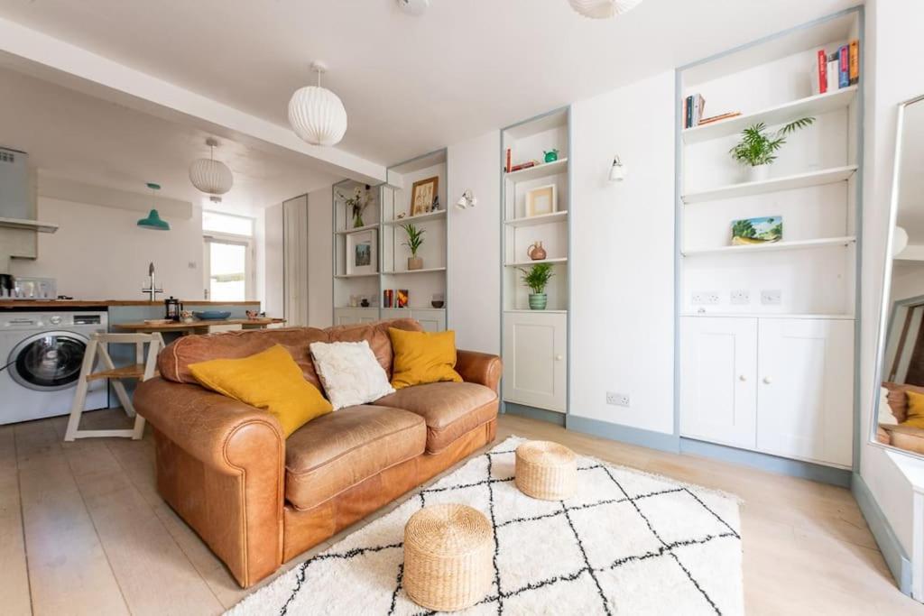 Lovely self-contained basement studio with kitchen - B&B
