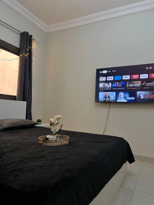 B&B Sarja - Cozy Shared Apartment Room At Heart Of Sharjah - Bed and Breakfast Sarja