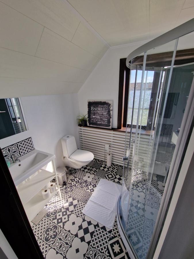Single Room with Shared Bathroom