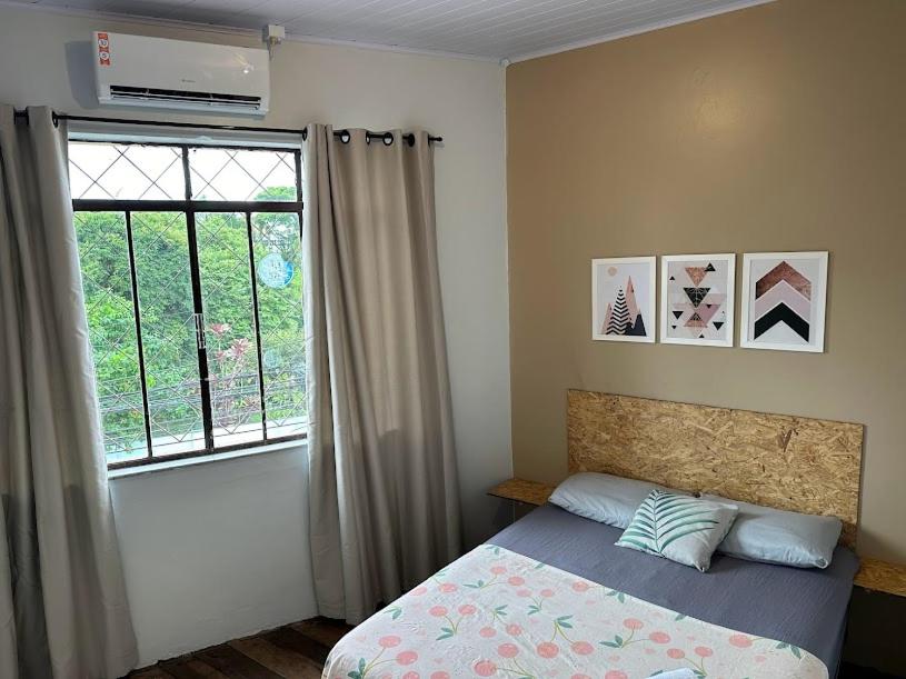 Quarto 1 Econômico com Ar Cond e Smart Tv Netflix - B&B