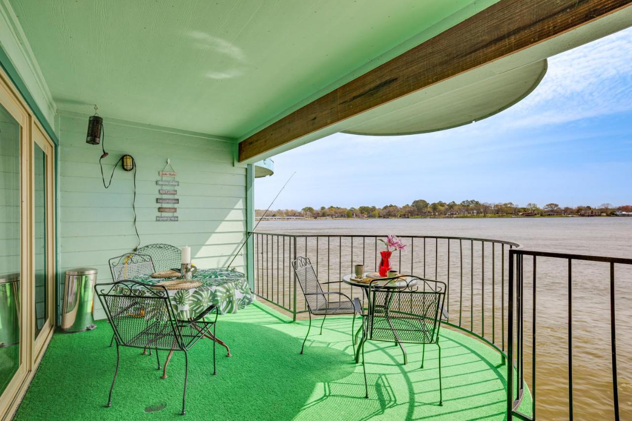 B&B Willis - Resort-Style Lake Conroe Retreat with Balcony and View - Bed and Breakfast Willis