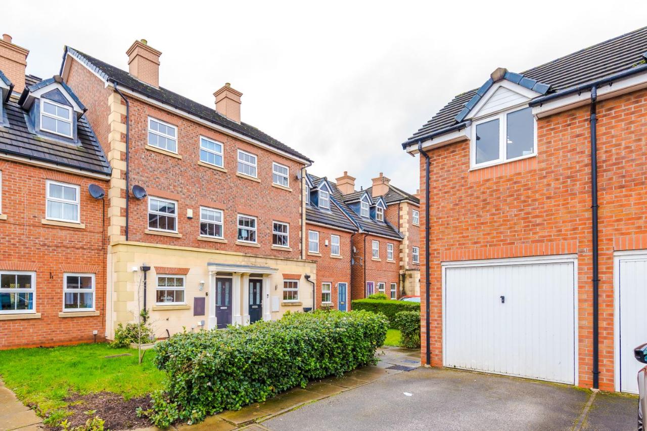 NEW! Incredible Home In Northwich By 53 Degrees Property, Perfect For Groups, FREE Parking! - B&B Northwich