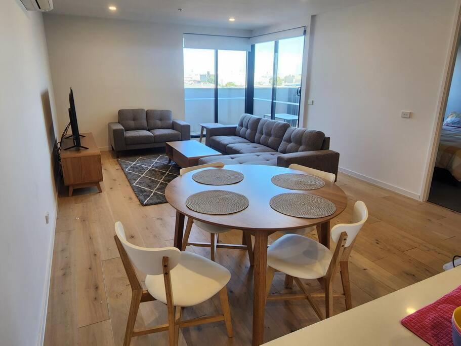 B&B Melbourne - Modern Apartment Airport Area - Bed and Breakfast Melbourne