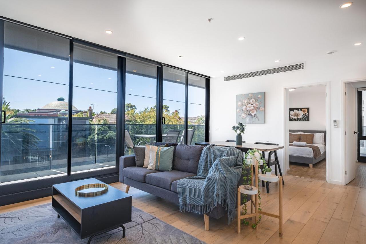 B&B Melbourne - Modern 2br Apartment With Free Carpark And Pool - Bed and Breakfast Melbourne