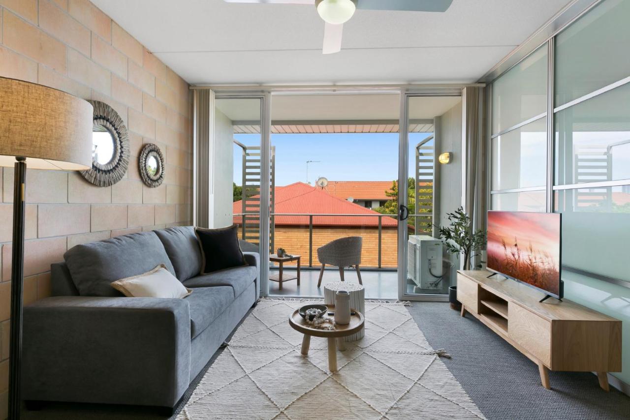 B&B Gold Coast - Sleek Apartment with Pool and Rooftop Terrace - Bed and Breakfast Gold Coast