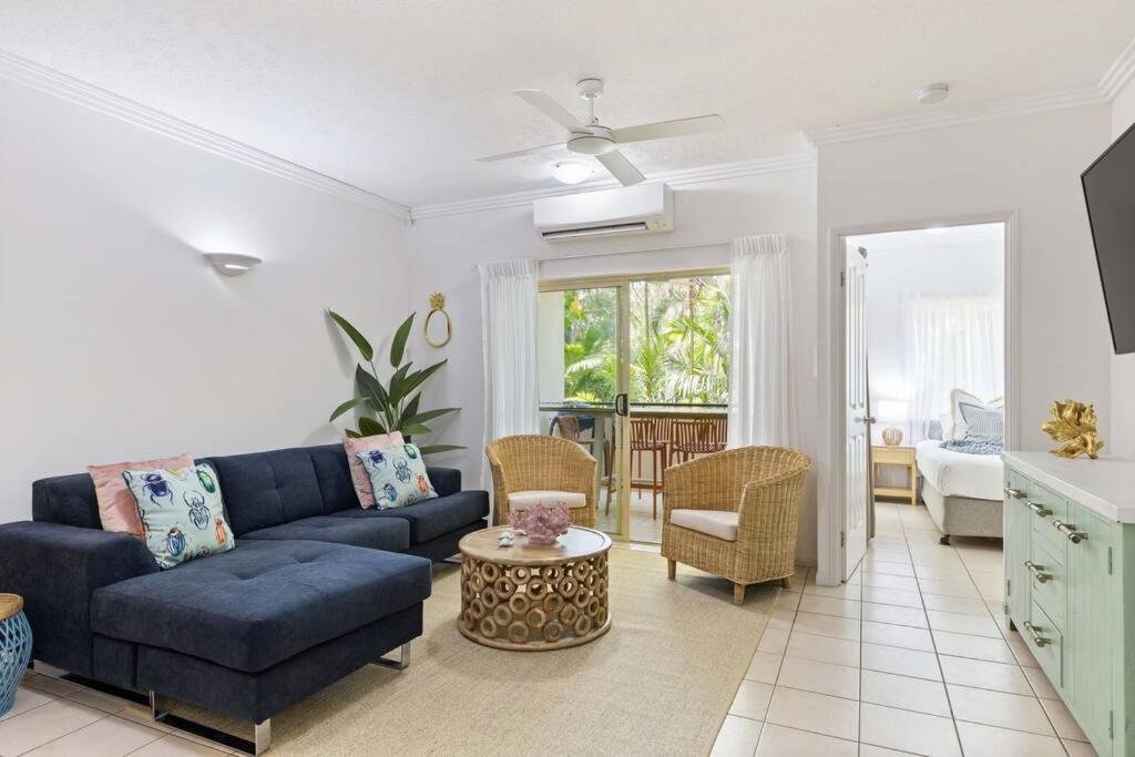 B&B Port Douglas - Laidback Resort Living at Central Plaza Poolside - Bed and Breakfast Port Douglas