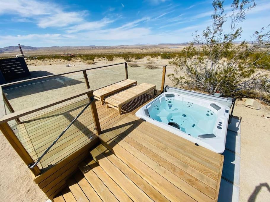 B&B Joshua Tree - Luxury Joshua Tree 3BR Home with hot tub & Views - Bed and Breakfast Joshua Tree