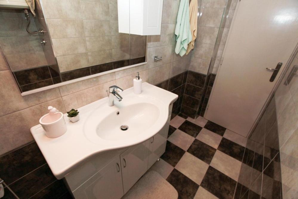 Vila Jadran - Bed and Breakfast Promajna