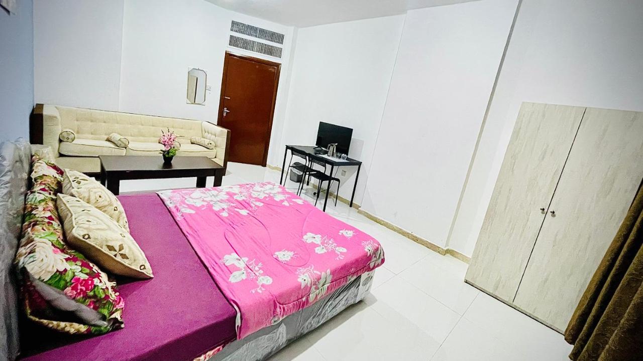 B&B Abu Dhabi - PRIVATE FAMILY ROOM BY BJ - Bed and Breakfast Abu Dhabi