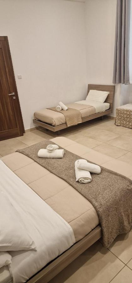 Dreibettzimmer mit eigenem Bad