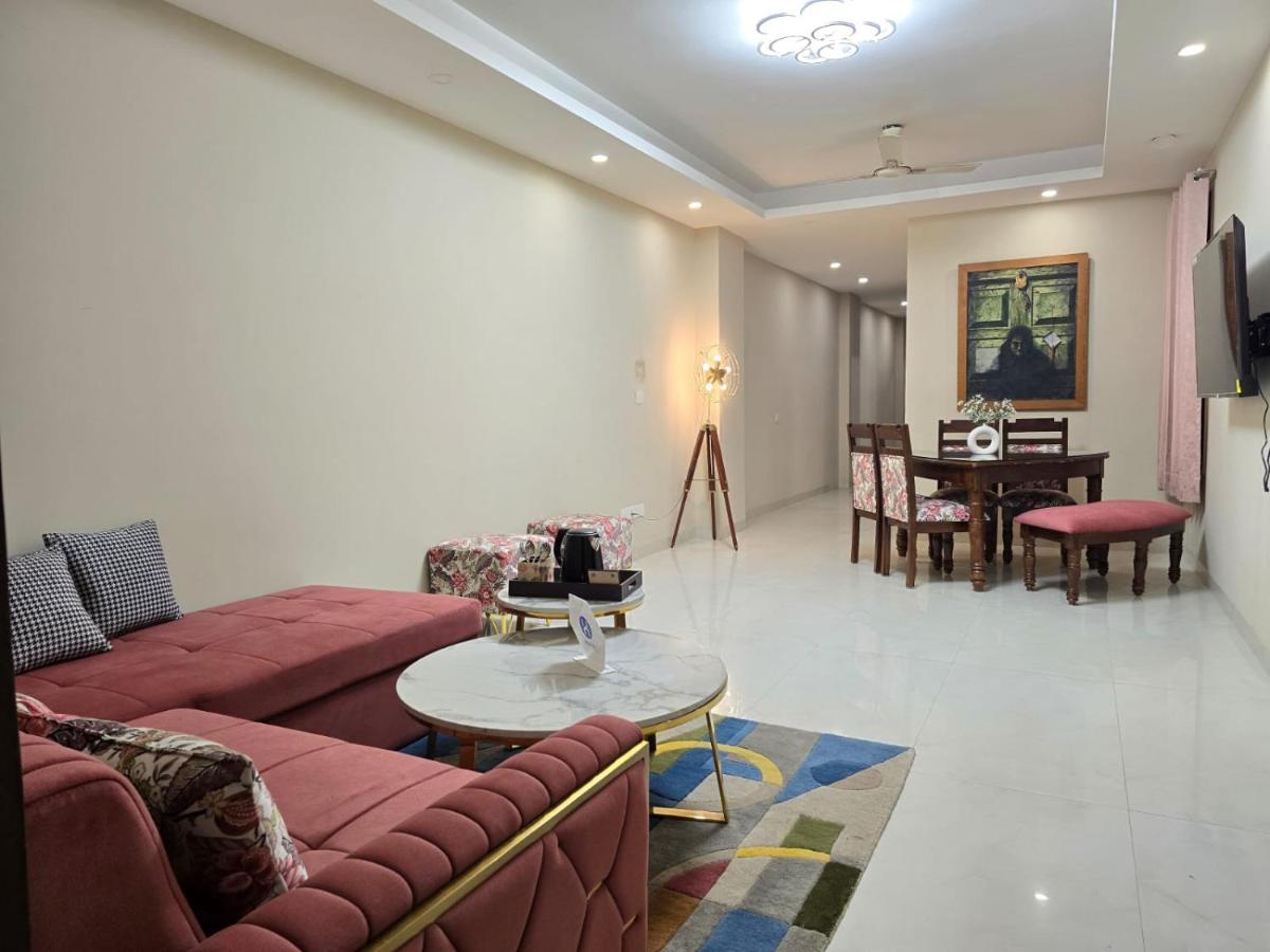 B&B New Delhi - Homlee-Saket Anupam Stylish 3BHK in South Delhi - Bed and Breakfast New Delhi