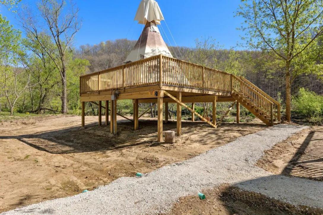 B&B Stanton - Furnished Teepee/Glamping/Red River Access/King Bd - Bed and Breakfast Stanton
