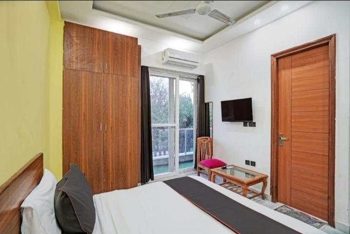 B&B Noida - hotel sunrise 56 - Bed and Breakfast Noida