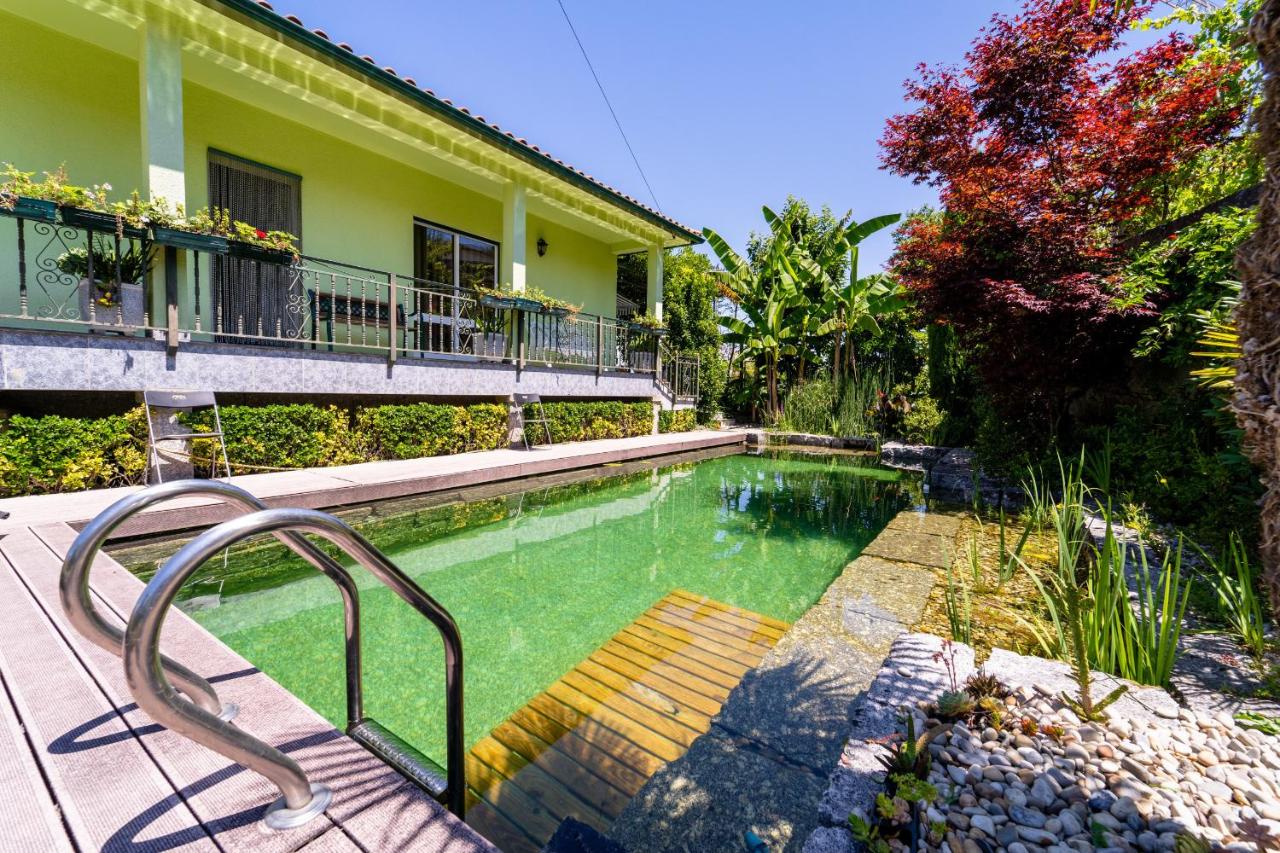 Gondomar Guimarães - Moradia V3 com piscina natural by House and People - B&B