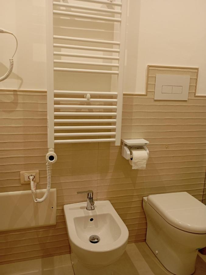 Camera Matrimoniale/Doppia con Letti Singoli con Bagno Privato