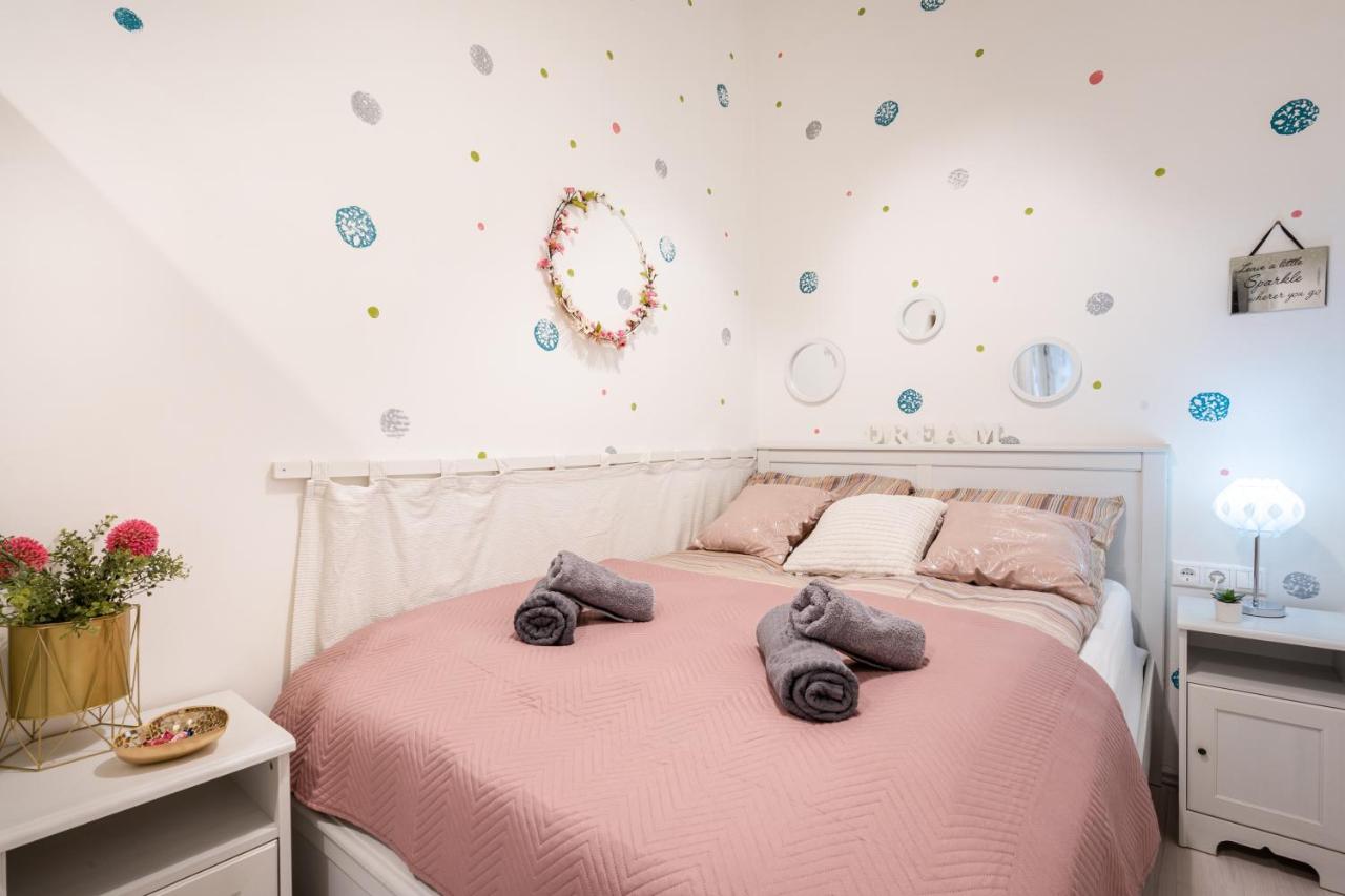 Triangle Apartment - FREE PARKING! - B&B Budapest