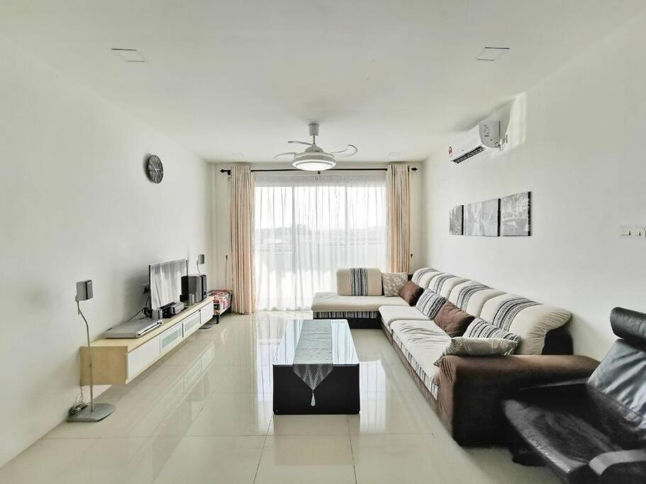 B&B Marabu - EcoPark Condo, 5mins to airport, malls & eatery - Bed and Breakfast Marabu