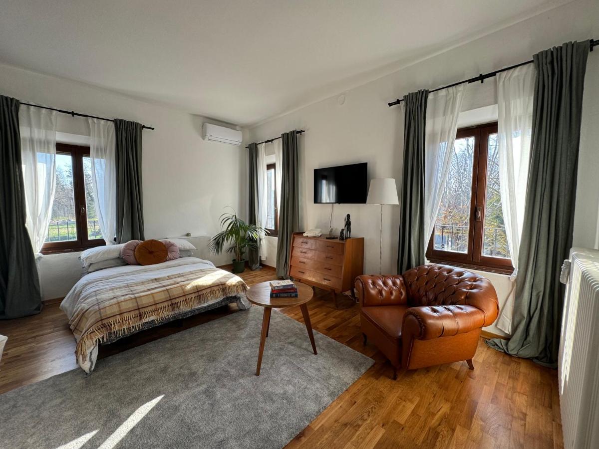 Dreibettzimmer mit Gartenblick