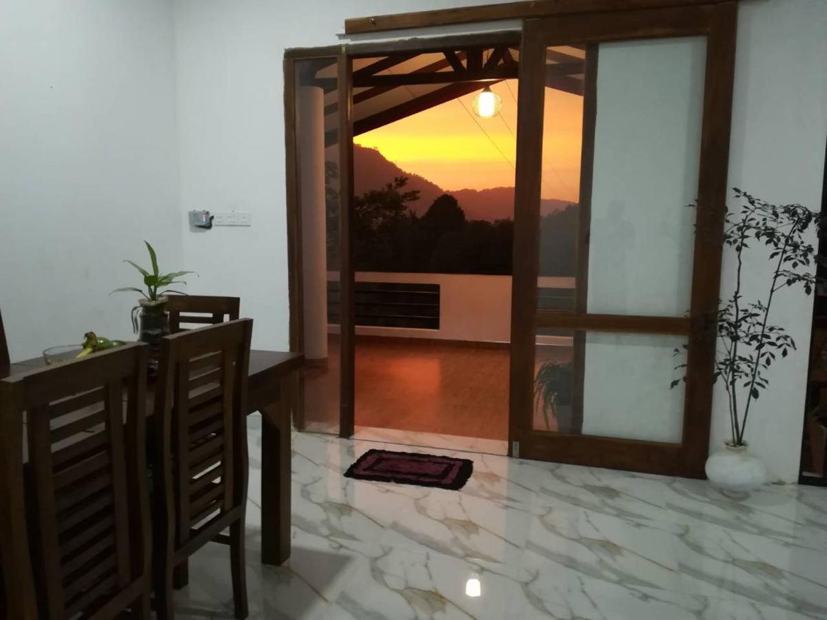 Travelers' Nest Homestay - B&B Gampola