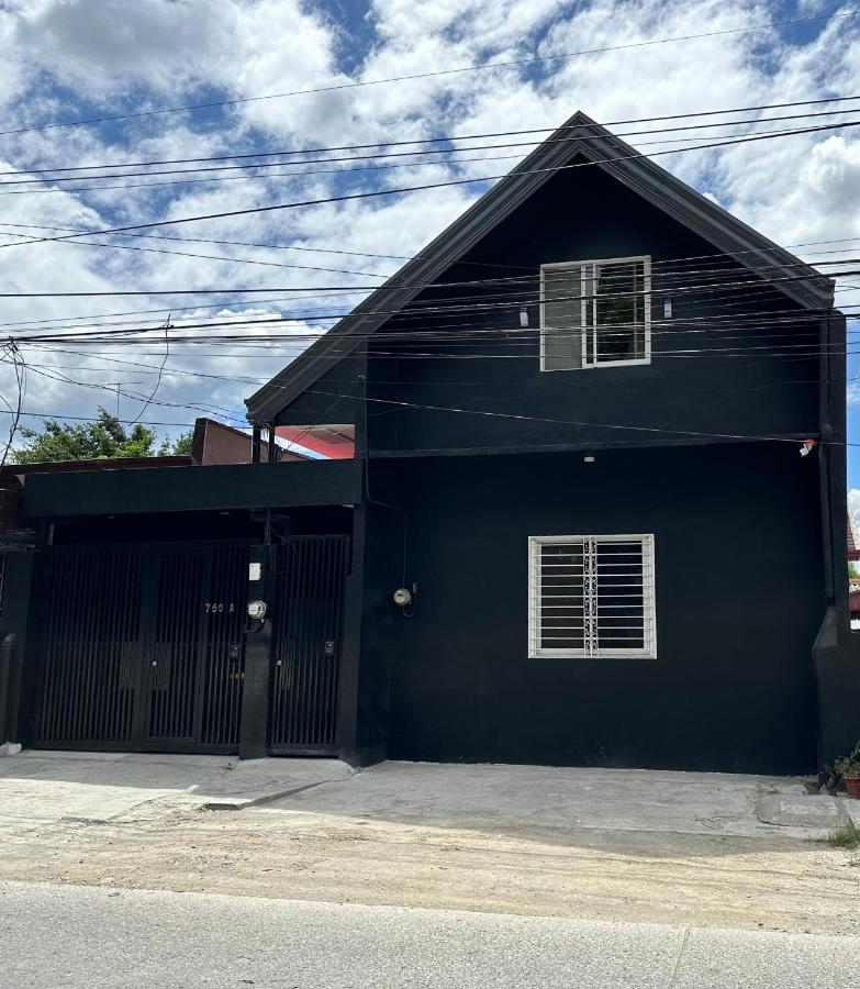Blackrock by Townes Davao - Ferienwohnung