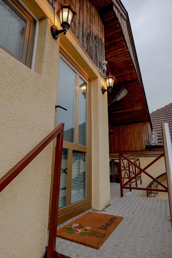 Transylvanian Hideaway Apartment - B&B Sibiu