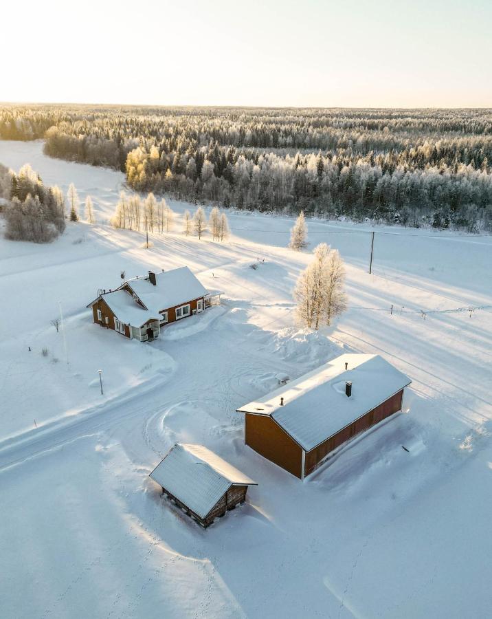 Hommala Riverside Lodge with Terrace, Sauna & Auroras - B&B