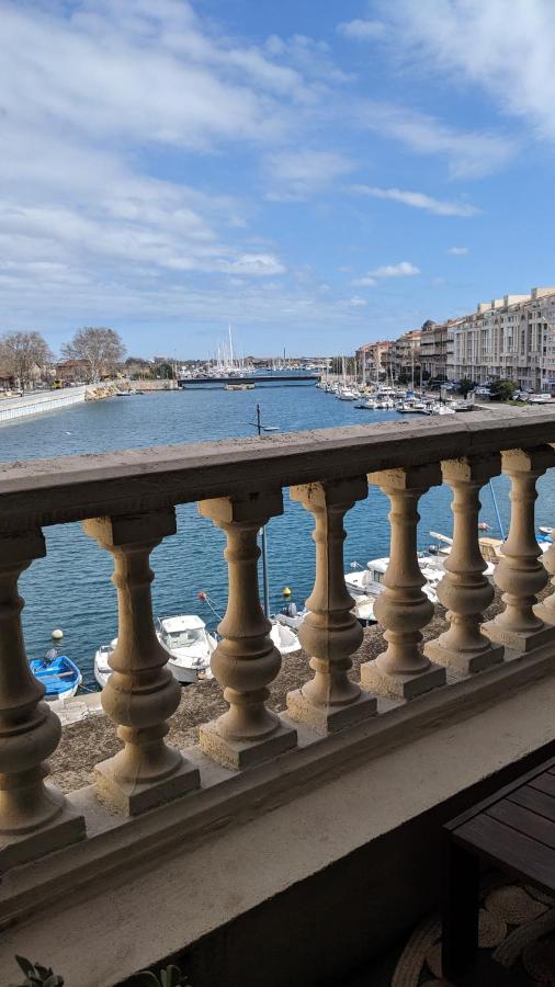 B&B Sète - T3 avec TERRASSE avec VUE EXCEPTIONNELLE sur les QUAIS de SETE - Bed and Breakfast Sète