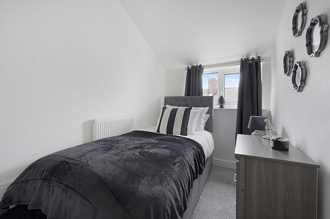 Chic Retreat Coastal Town Sleeps 4 - Chambres d’hôtes