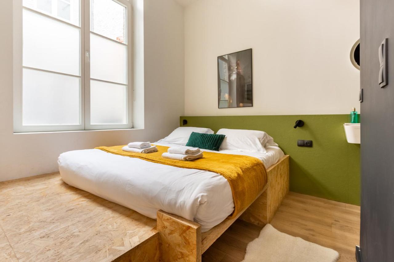 Apartment with Shower