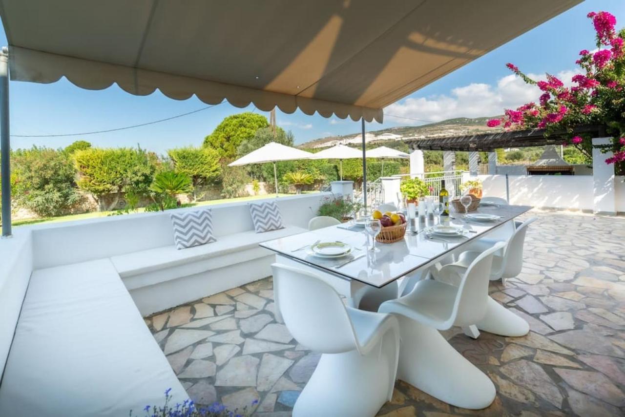 Villa Zephyros, 7 minute walk to Eglina Beach - B&B Minia