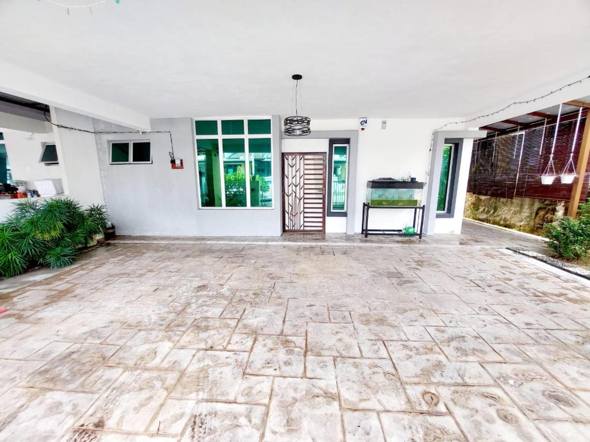 Puteri Homestay Sg Petani - B&B