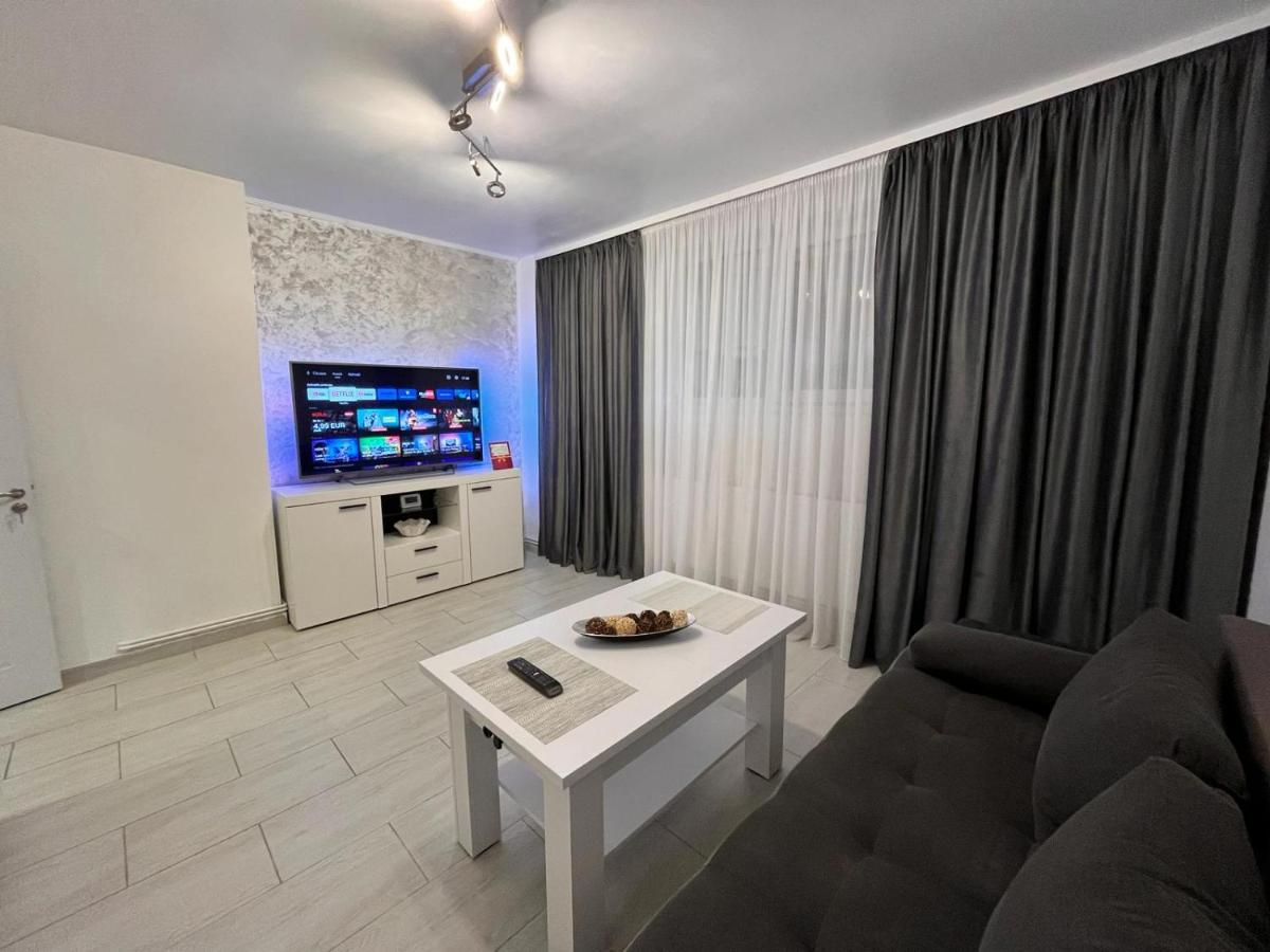 B&B Craiova - White & Elegant Luxury Apartament Decomandat - Bed and Breakfast Craiova