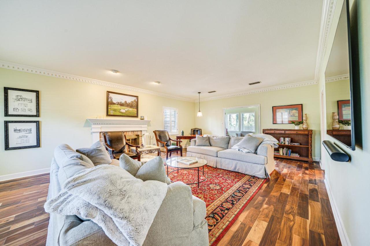 Expansive Texarkana Home w/ Yard: Near Golf! - Chambres d'hôtes Texarkana