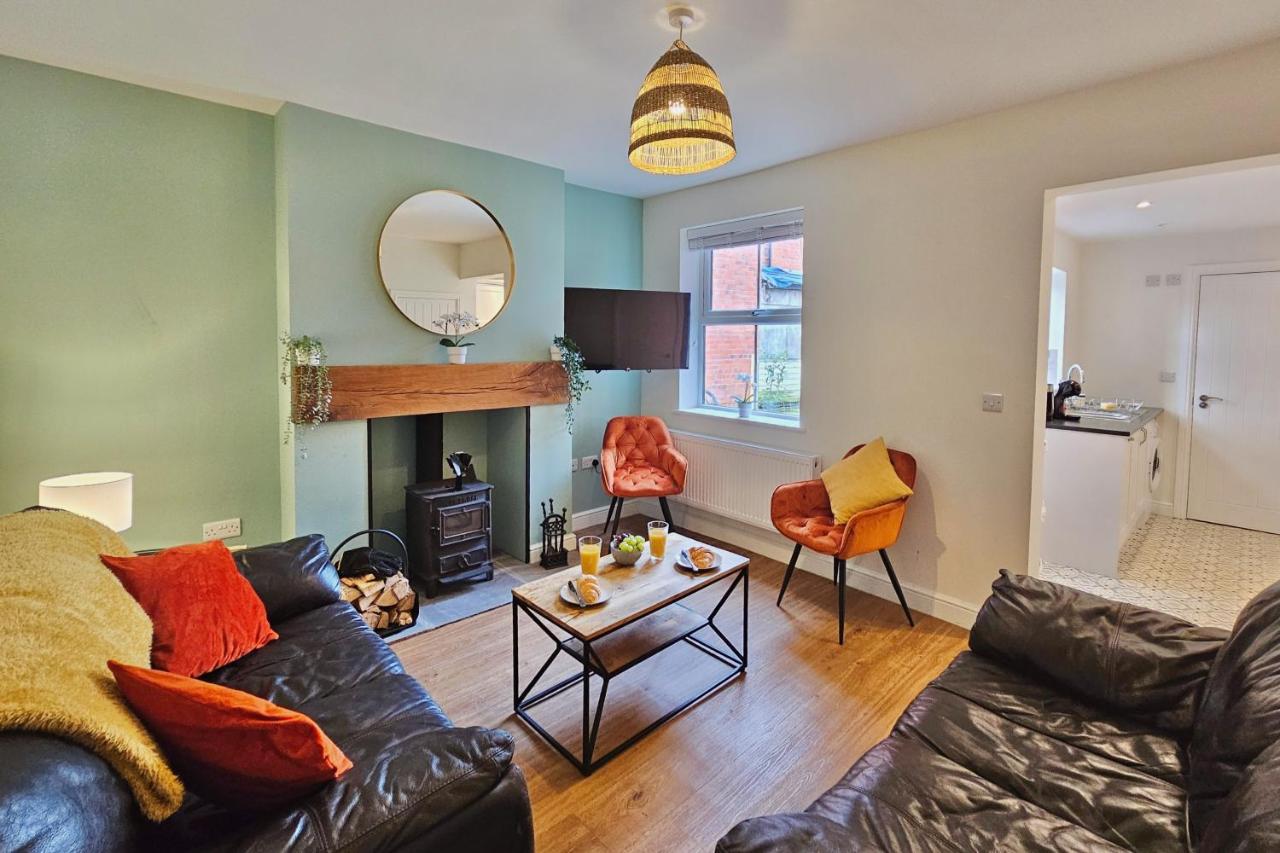 B&B Oswestry - Village Life, cosy yet spacious home - Bed and Breakfast Oswestry