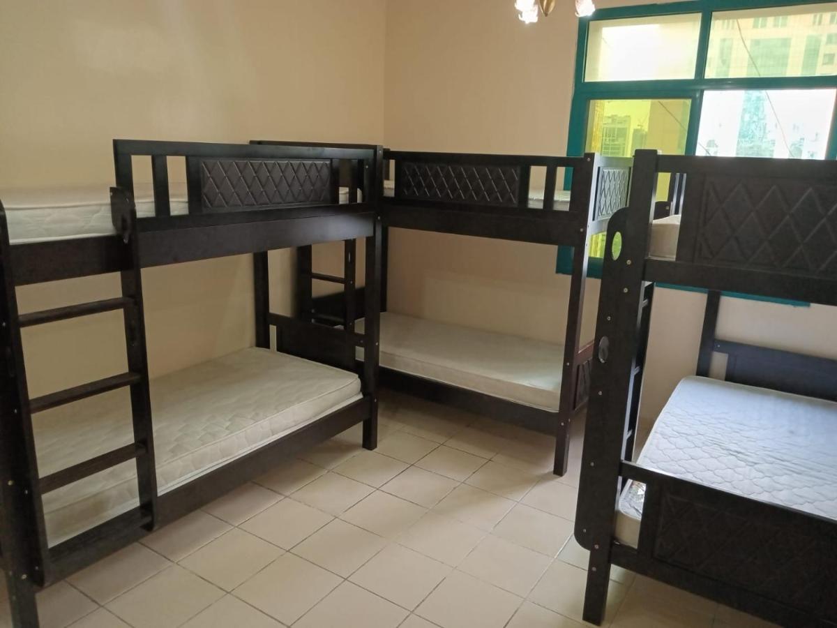 B&B Sharjah city - SHARING BED SPACE FOR MALE near DUBAI BUS STOP - Bed and Breakfast Sharjah city