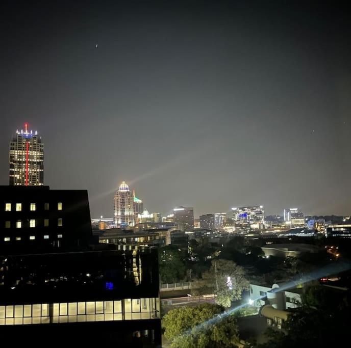Luxury & Premium Suites Sandton City ONE - B&B