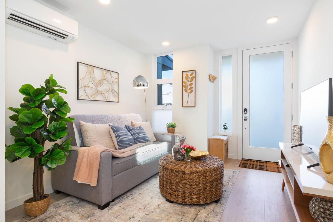 2BR 2BA Capitol Hill Cozy Haven- Rooftop - B&B
