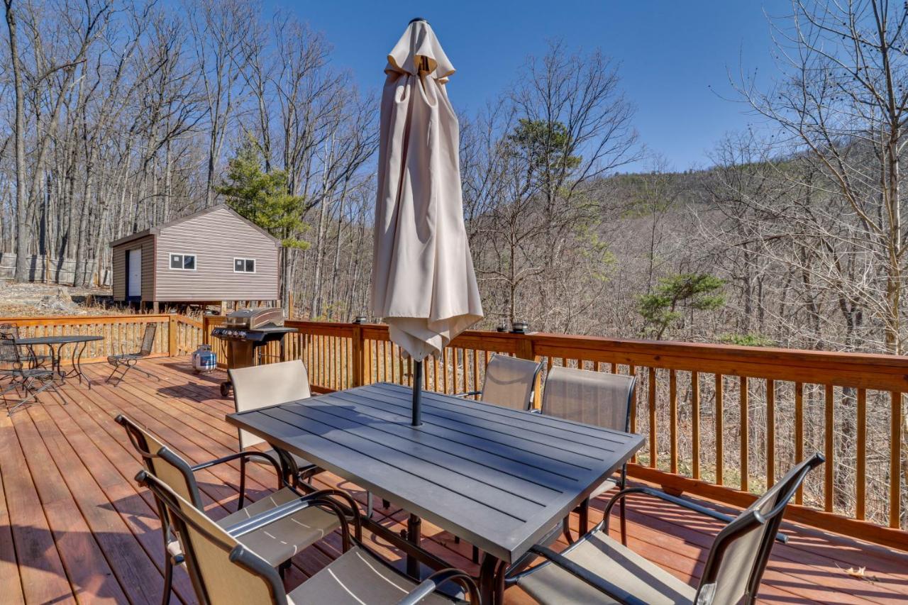 B&B Shenandoah - Pet-Friendly Shenandoah Cabin with Fire Pit and Grill! - Bed and Breakfast Shenandoah