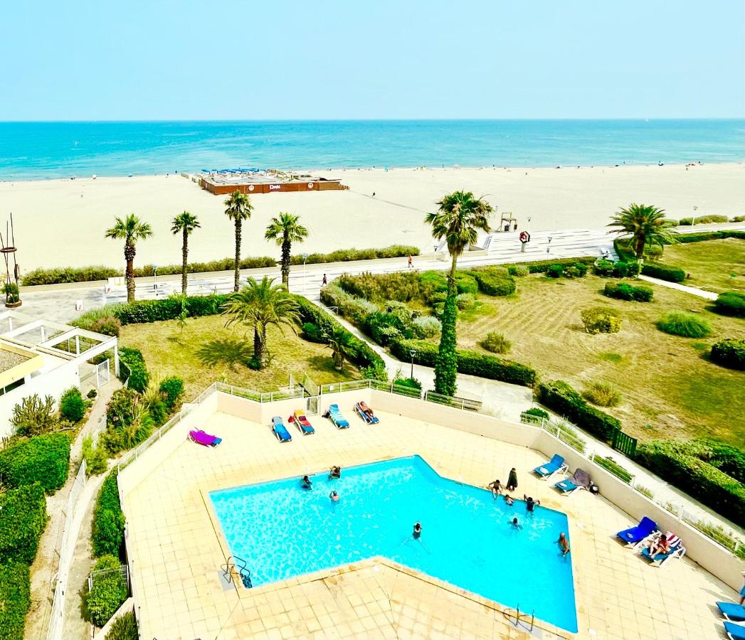 APPARTEMENT VUE PLONGEANTE LES PIEDS DANS L'EAU, PISCINE et MER - B&B