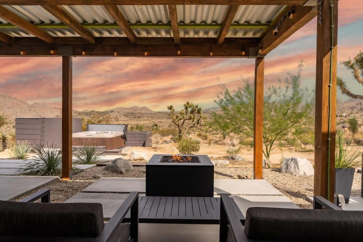 B&B Joshua Tree - Highlands Retreat- Your Own Private Resort w Pool - Bed and Breakfast Joshua Tree