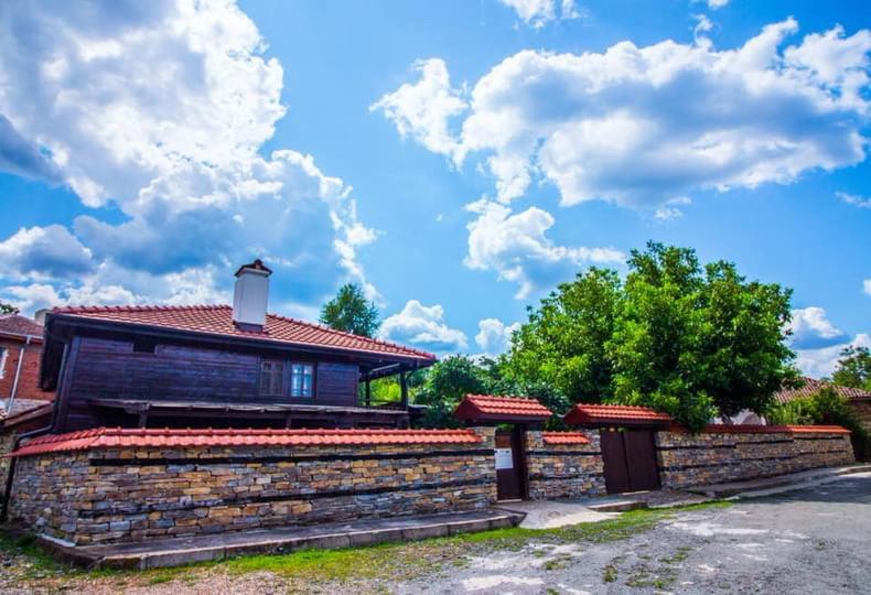 Стальовата Къща - Stalyovata House - Bed and Breakfast