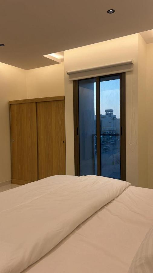 شقة جديدة بصالة وغرفه نوم ودخول ذاتي مستقل - B&B Al Kharj