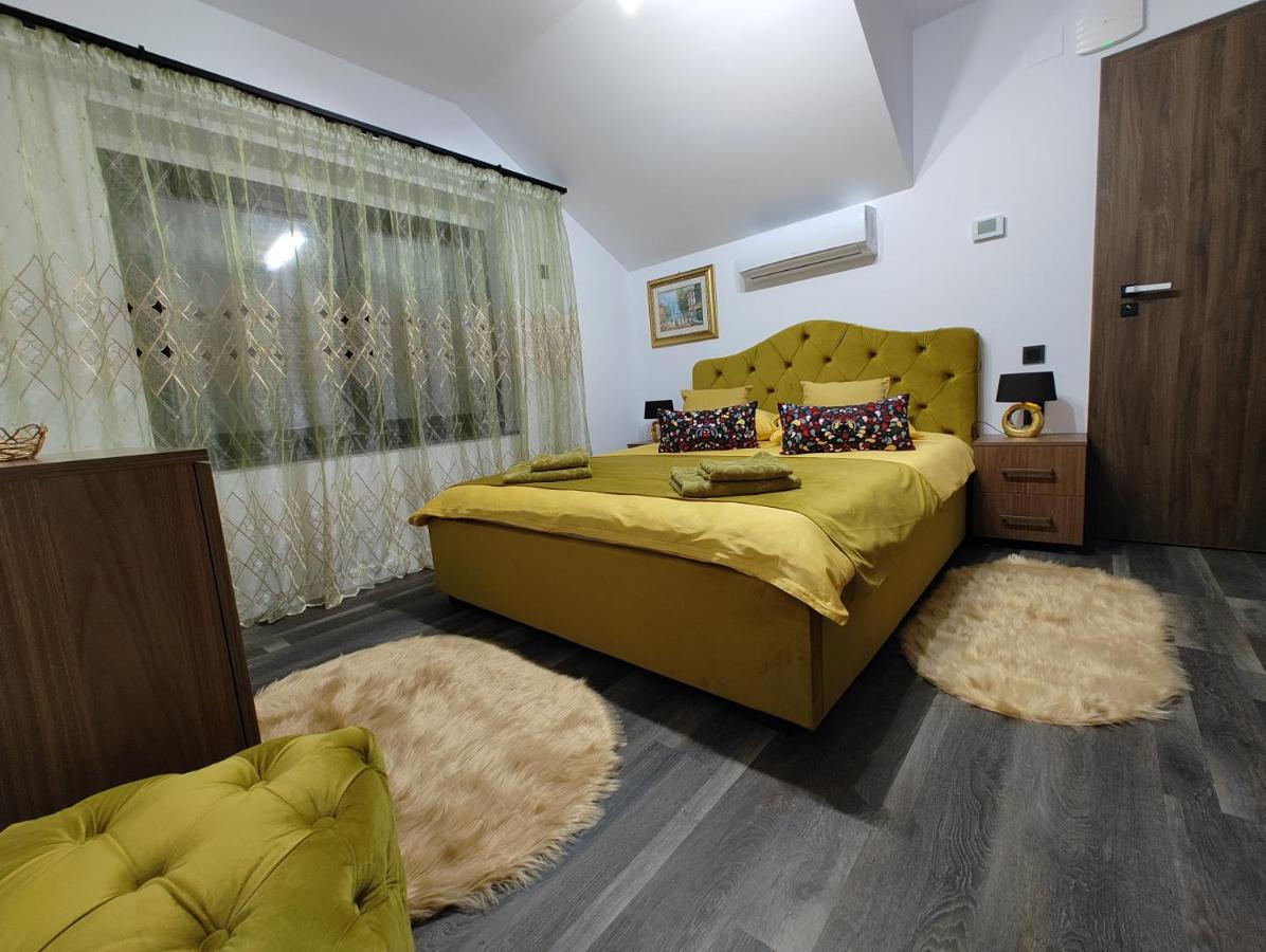 Black&White House - Bed and Breakfast Ocna Mureş